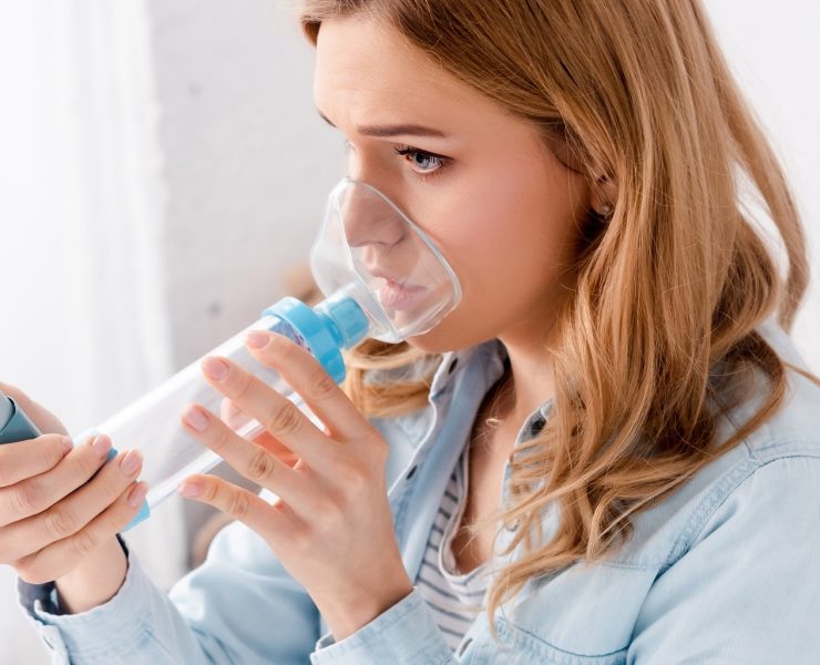 Panoramic,Shot,Of,Asthmatic,Woman,Using,Inhaler,With,Spacer